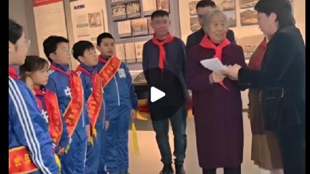 紅領(lǐng)巾與長(zhǎng)城：一場(chǎng)穿越40年的溫暖奔赴