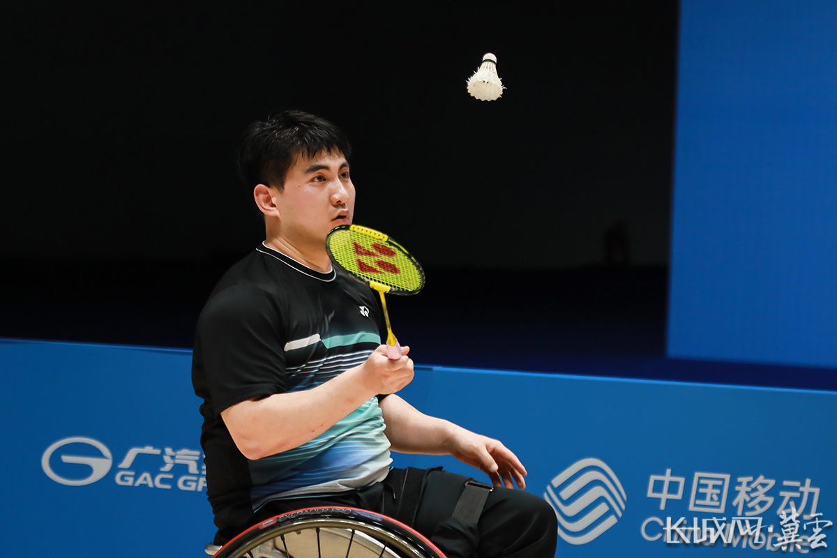 ▲12月13日,全國殘?zhí)貖W會羽毛球項目比賽繼續(xù)在澳門舉行,河北運動員趙鑫正在接球。長城網(wǎng)·冀云客戶端記者 李皓 攝